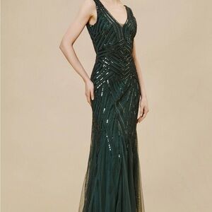 Elegant Emerald Vintage-Inspired Gown
